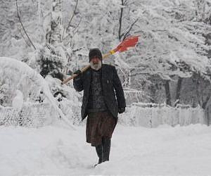 Heavy snow, avalanches kill 16 in Afghanistan