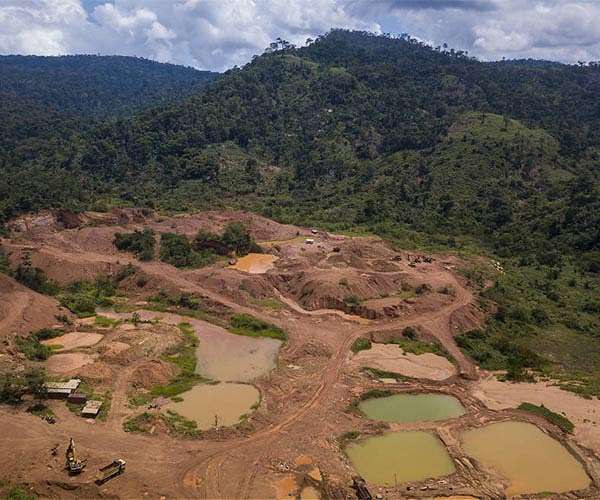 Two Chinese among four dead in DR Congo gold mine attack