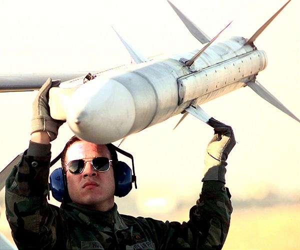 Poland buys hundreds of US air-to-air missiles