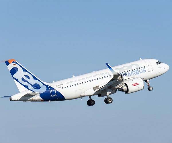 Airlines chief says jet manufacturers need to deliver