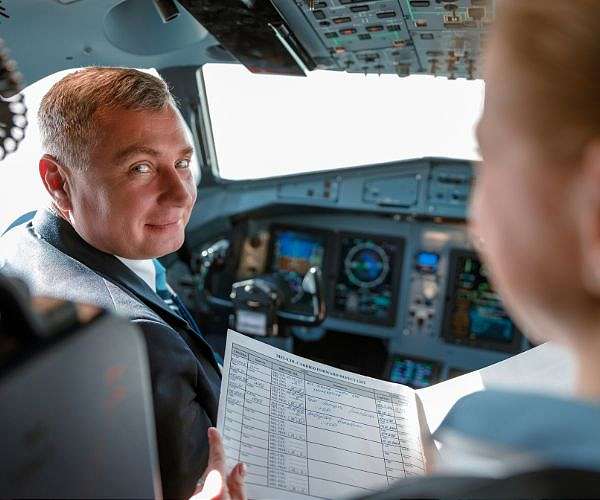 What Are the Seven Steps to Becoming a Licensed Pilot?