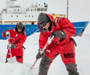 Scientists aboard ship trapped in the Antarctica ring in New Year
