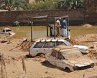 Algerian troops start flood clear-up operation