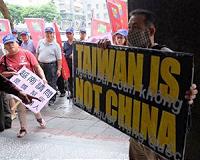 Taiwan calls on youths to join army as China threat looms
