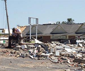 Help comes to tornado-struck US communities