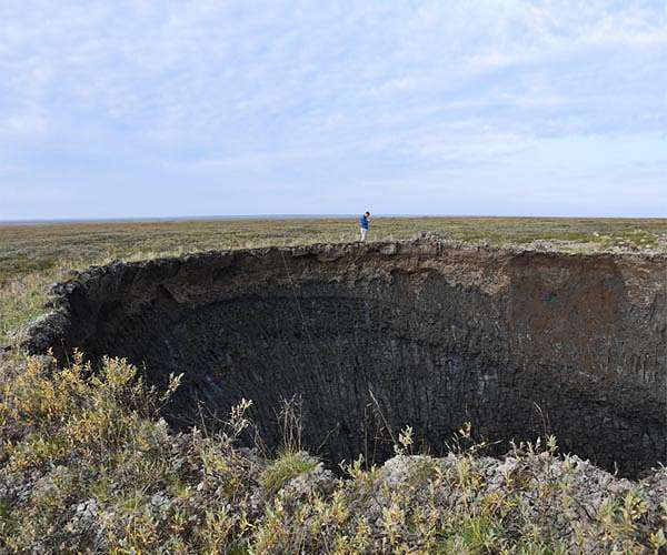 3D model shows off the insides of a giant permafrost crater
