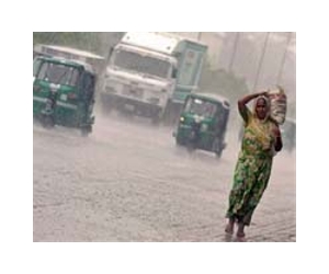 Cyclone rips into Bangladesh after mass evacuations