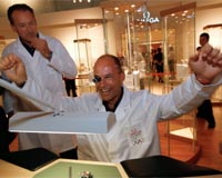 Solar Impulse 2 pilot becomes aviation legend