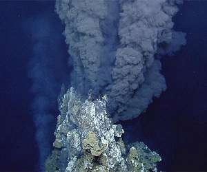 Hydrogen highway in the deep sea