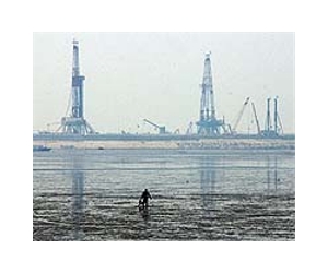 China probes three more oil executives for 'violations'