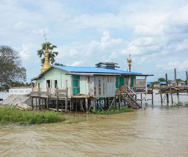 Two dead, three missing in central Vietnam floods