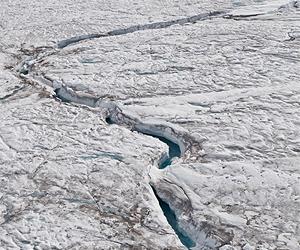 Greenland ice is melting - also from below