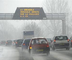 Travel chaos as deadly storm hits northeast US