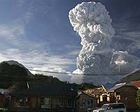 Chile volcano rumbles, people refuse to evacuate