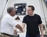 Elon Musk gets fresh challenge with space contract