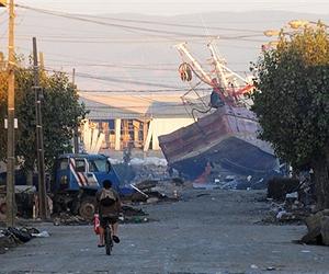Recyclers see gold in Chile quake debris