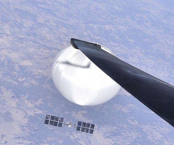 US releases pilot's high-altitude selfie with Chinese balloon
