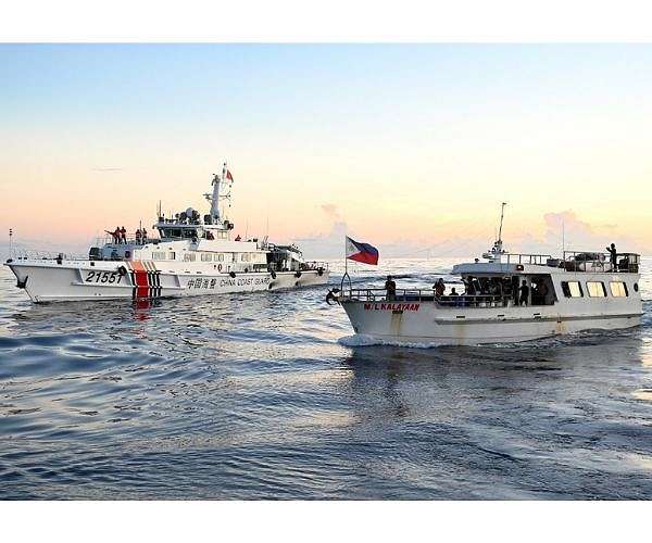 Philippines alarmed by Chinese ships moving closer to shore