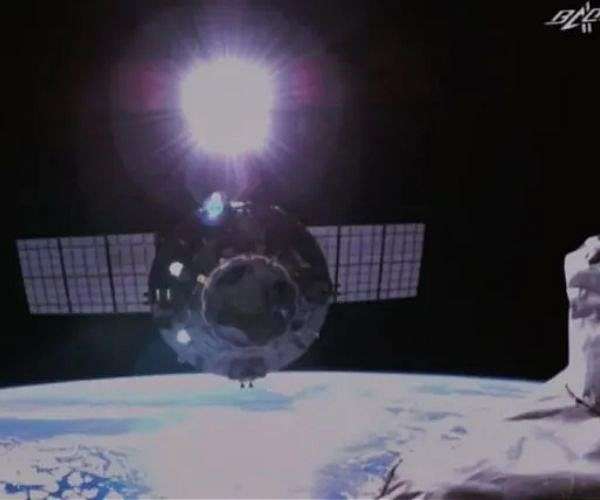 Tianzhou 2 re-enters Earth's atmosphere, mostly burns up