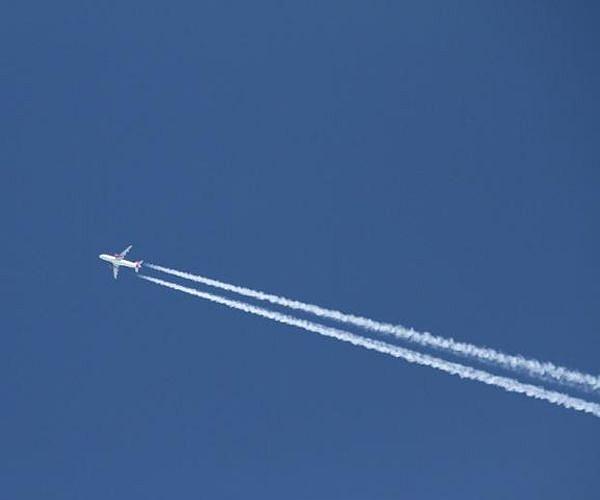 Study reveals extended climate impact from modern aircraft contrails