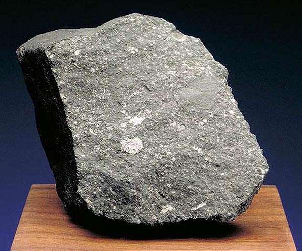 Beads of glass in meteorites help scientists piece together how solar system formed