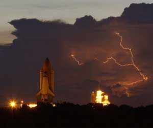 US lawmakers urge Obama to save NASA moon program