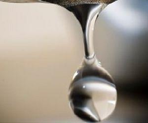 Making droplets drop faster
