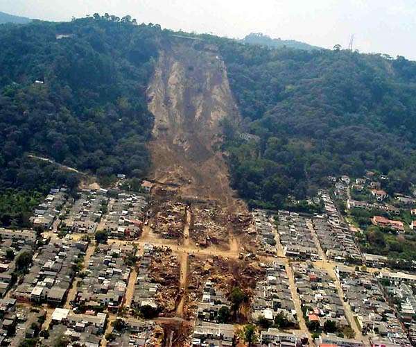 Massive landslide cuts off southern Colombia