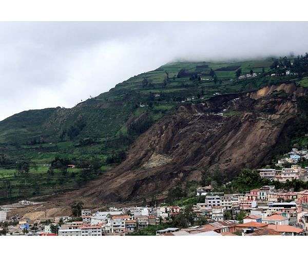 Colombia landslide toll at 33 as rescuers work against clock
