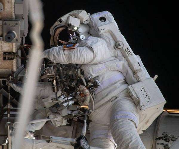 NASA astronauts complete spacewalk
