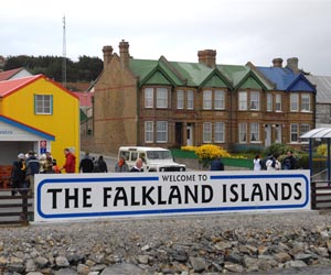Falklanders want to stay British, governor insists