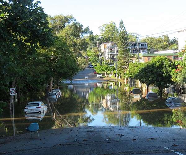 Floods hit days after fires in eastern Australia