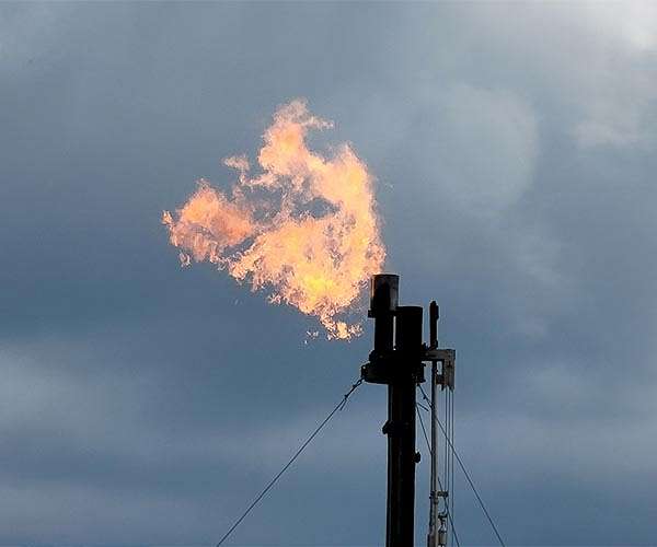BP nears deals for oil fields, curbs on gas flaring in Iraq
