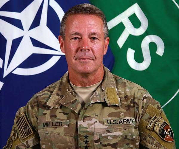 US commmander warns Taliban to stop Afghan offensive or face air strikes