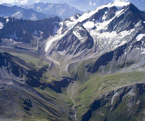Swiss glaciers shrink in half since 1931: study