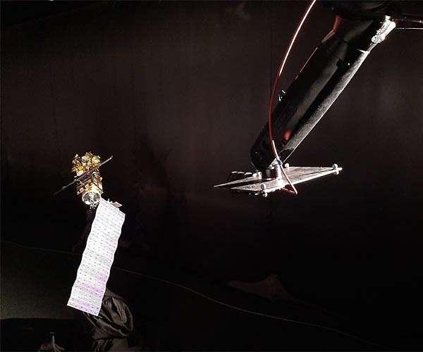 Simulated satellite rendezvous at ESA