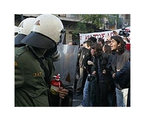Hundreds demonstrate in Athens against racism, fascism