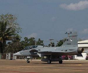 Swiss socialists want public vote on fighter jet deal