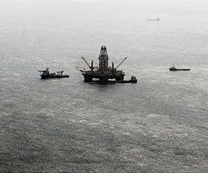 US lets some companies resume Gulf drilling