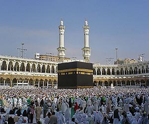 Swine flu kills three in Saudi 'but doesn't threaten hajj'