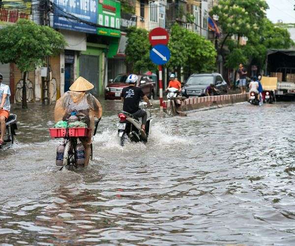 Hundreds living in floodwater in Vietnam