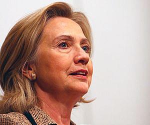 Clinton stands by Japan on China island row