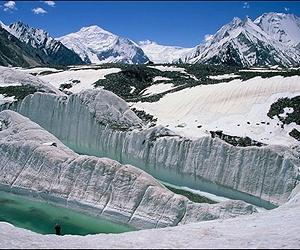 Scientists Find That Debris On Certain Himalayan Glaciers May Prevent Melting