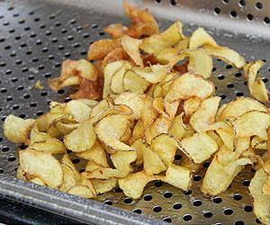 Reducing salt in crisps without affecting the taste