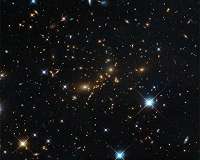 Hubble catches a colossal cluster