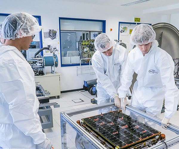 ICEYE expands its business to offer complete satellite missions for customers