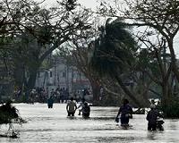 Thousands flee cyclone on India's east coast