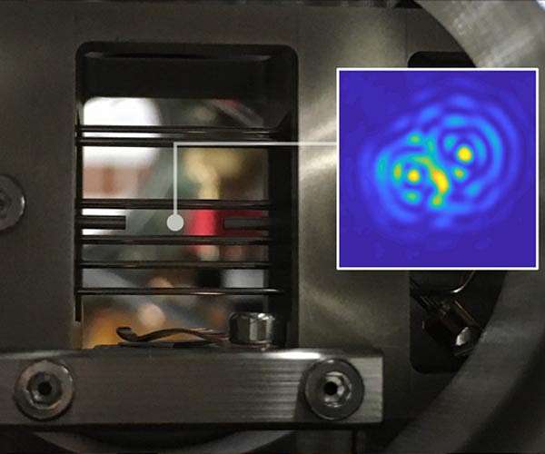 A mirror tracks a tiny particle