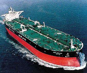 French navy arrests pirates suspected of oil tanker attack