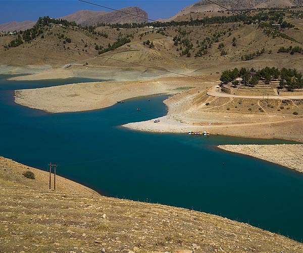 Iraqi Kurd farmers battle drought as Lake Dukan retreats